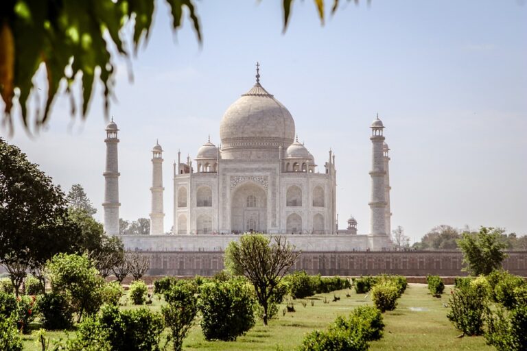 Explore America’s Hidden Gems: Top 10 Offbeat Destinations for Fall Travel